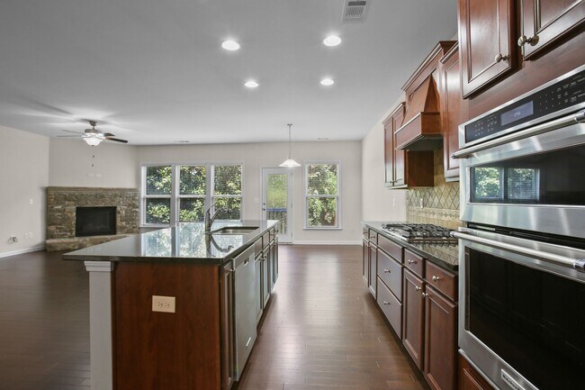 Building Photo - 248 Vinca Cir