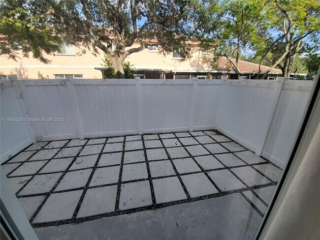 Building Photo - 589 NW 208th Way