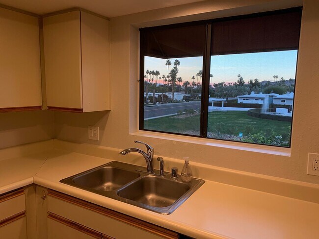 Building Photo - Canyon Granada,Unfurnished,Long Term