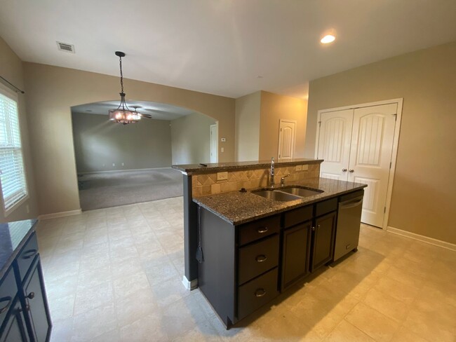 Building Photo - 118 Broomsedge Ln