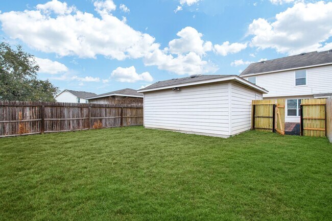 Building Photo - 3-Bedroom Townhouse with Open Floor Plan and Spacious Backyard Near Lackland AFB