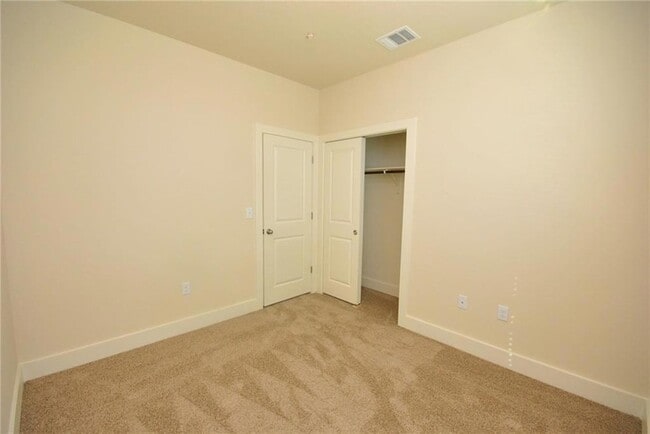 Building Photo - 2222 Creekside Ln
