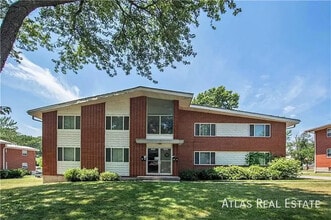 Building Photo - 6646 Maywood Ave