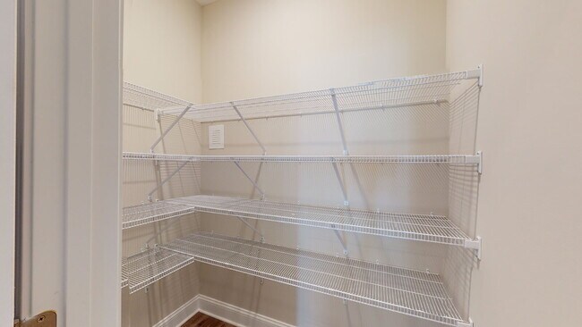 Building Photo - "Spacious 2-Bedroom Retreat with 3 Full Baths in Winterville's Heart!"