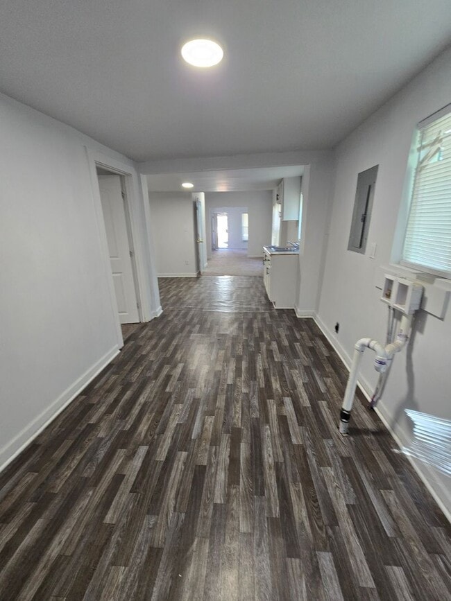 Building Photo - Westside Three Bedroom Duplex Located near MLK Street and West 25th Street!!!