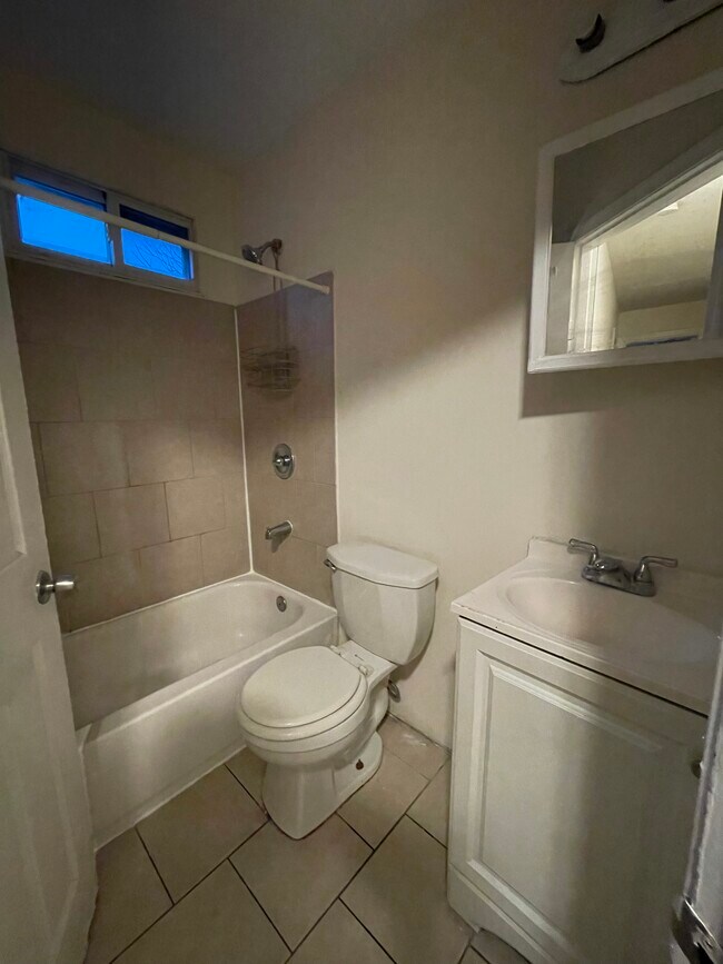 Building Photo - 840 E Westmoreland St