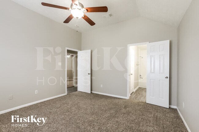 Building Photo - 19375 Strathmore Pl Ln