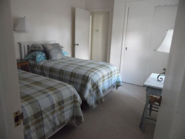Building Photo - Fully furnished 2 bed home across from pub...