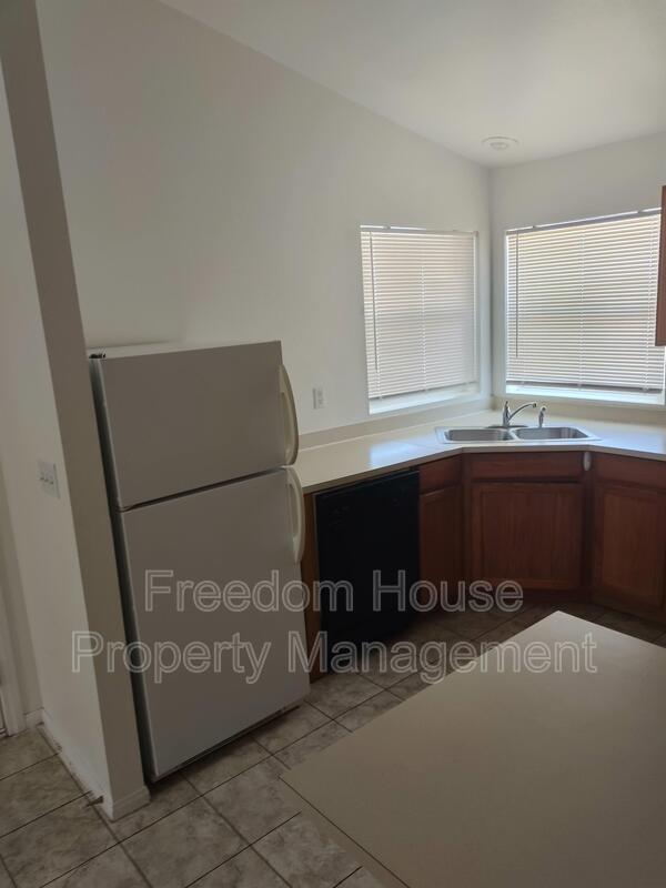 Building Photo - 2341 E Calvada Blvd