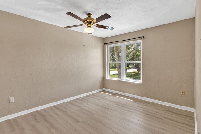 Building Photo - 2 bed 2 baths condo in Wildwood