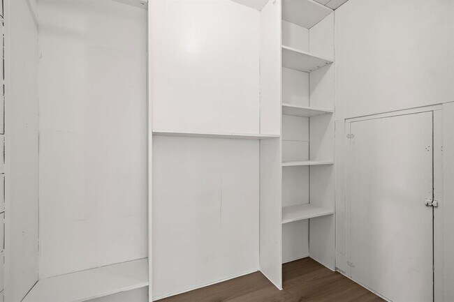 Building Photo - 1301 Sloan St