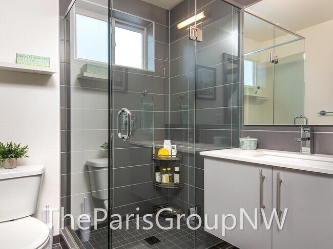 Building Photo - Stunning Mod 3BR+Den, 3.5BA Townhome * XL Roof Deck *A/C ++