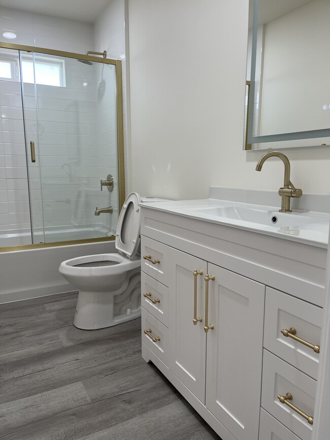 Building Photo - 5104 Chestnut Rd