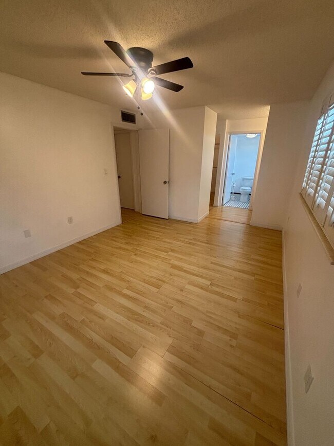 Building Photo - Live in the Heart of South Beach – Spaciou...