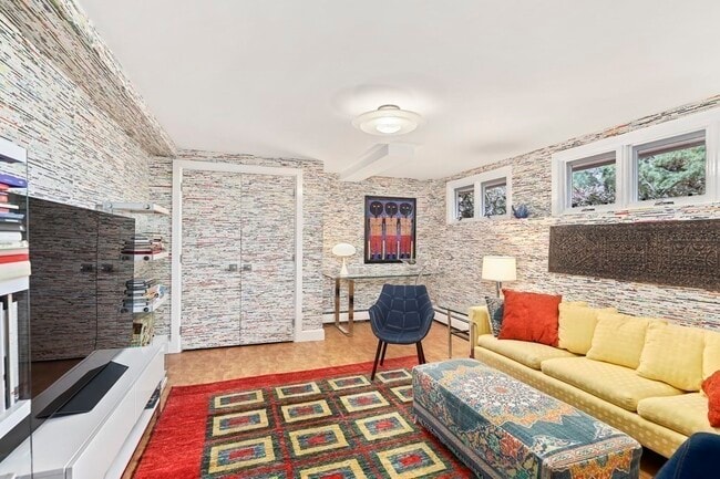 Building Photo - 38 Cumberland Ave