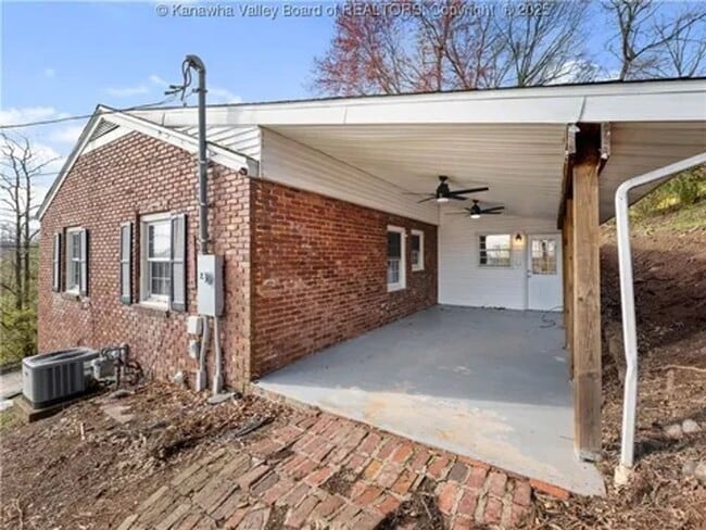 Building Photo - 1501 Knob Rd