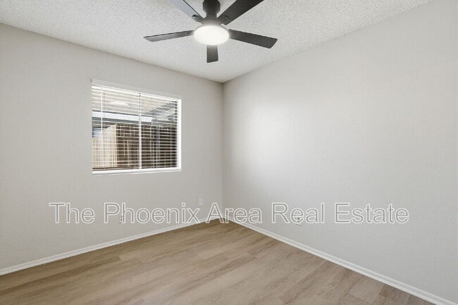 Building Photo - 286 W Palomino Dr