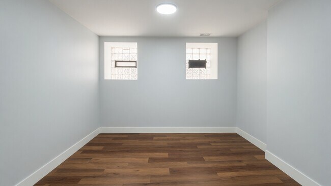 Building Photo - 932 N Richmond St