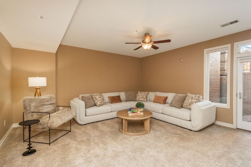 Building Photo - 1684 Fillmore St