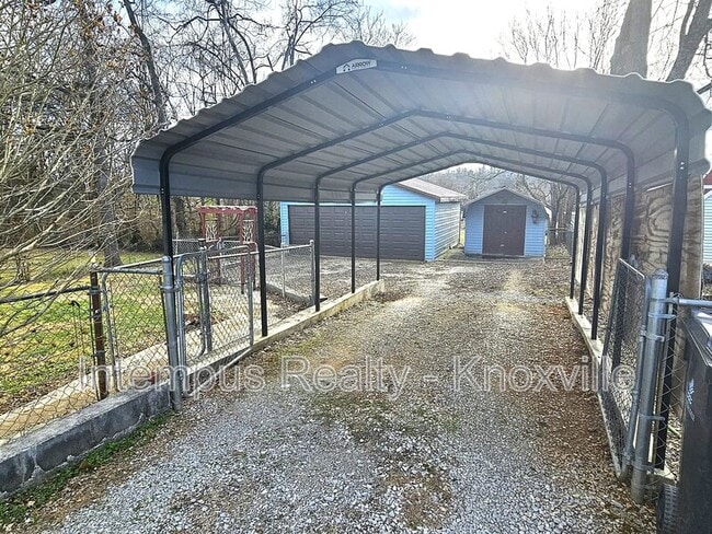 Building Photo - 424 E Moody Ave