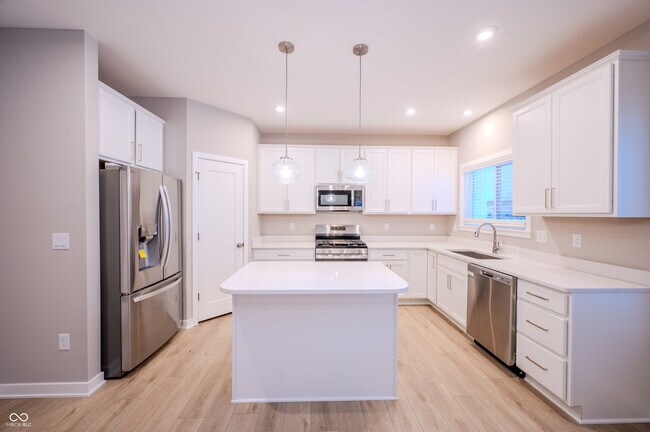 Building Photo - 7294 Broadview Ln