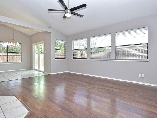 Building Photo - 813 Primrose Ln