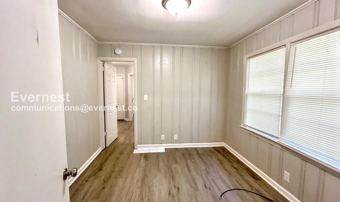 Building Photo - 1964 Laurel Ln