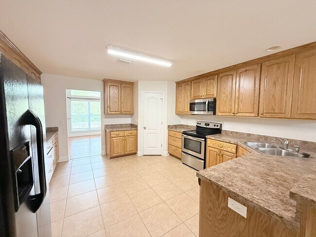 Building Photo - Custom-Built 3-Bedroom Home
