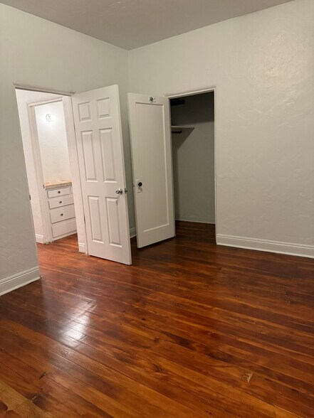 Building Photo - 1201 N Orange Grove Ave