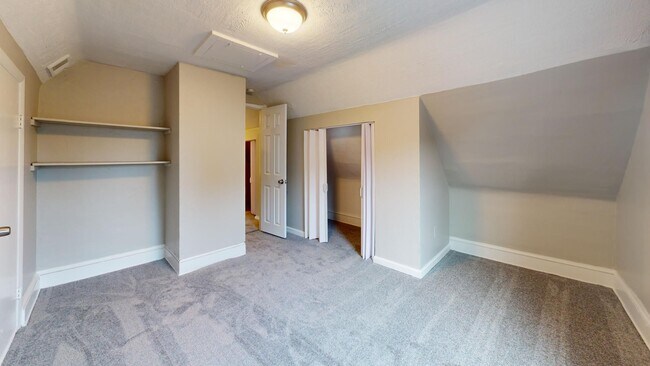 Building Photo - Old Brooklyn Area - 4 Bedroom - 1 Bath - Single Family Home