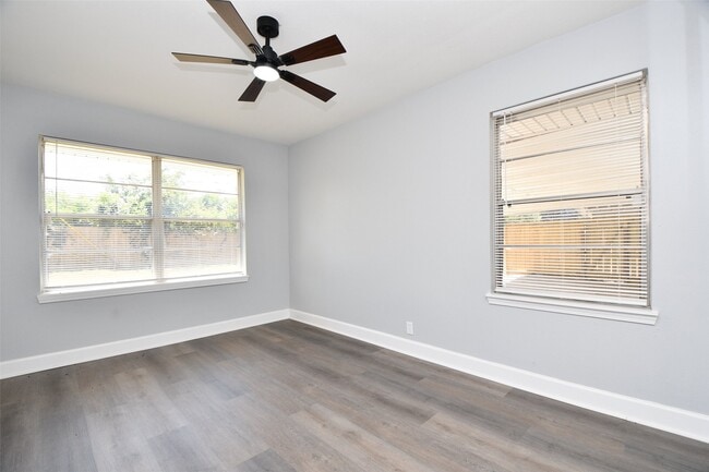 Building Photo - 5429 De Lange Ln