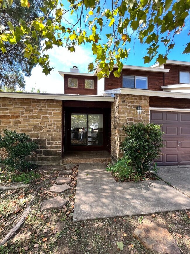 Building Photo - 2309/2311 Pena Cove