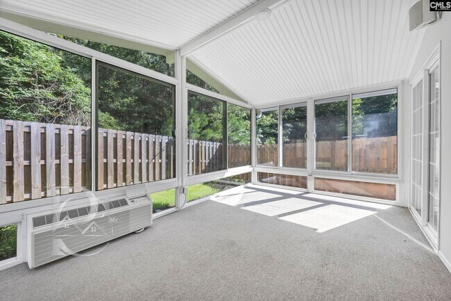Building Photo - 1039 Glencroft Dr