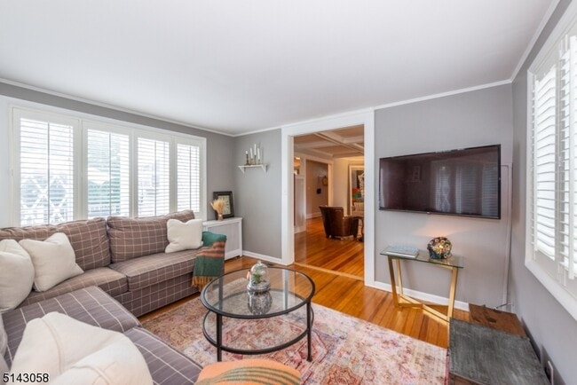 Building Photo - 276 Bay Ave