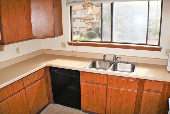 Building Photo - $1,450 | 3 Bedroom, 2.5 Bathroom Town Home...