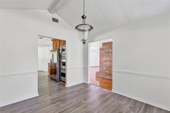 Building Photo - 7703 Pine Cup Dr