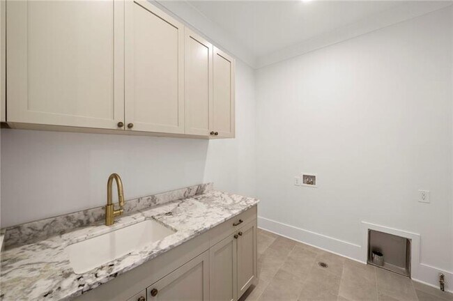 Building Photo - 1074 Moores Mill Rd NW