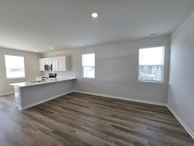 Building Photo - 77 Bonaparte St