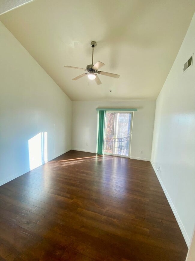 Building Photo - Spacious 4 Bed, 3 Bath Townhouse in Torrance $3,850