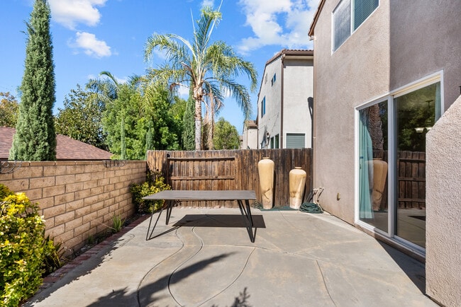 Building Photo - 9447 Hendrix Ln