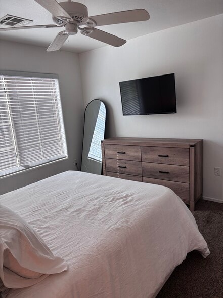 Building Photo - 1350 S Greenfield Rd