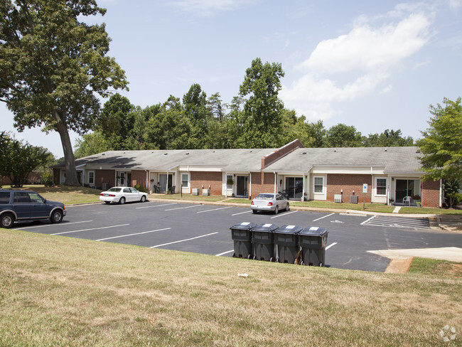 Primary Photo - Westhampton Apartments