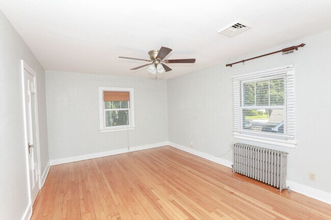 Building Photo - Cape Cod Rental Available in Norfolk!