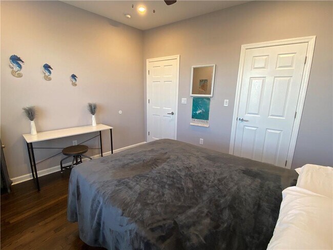 Building Photo - 2 Nicholas St