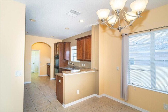 Building Photo - 561 Winthrop Dr