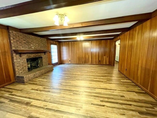 Building Photo - 205 Browning Pl
