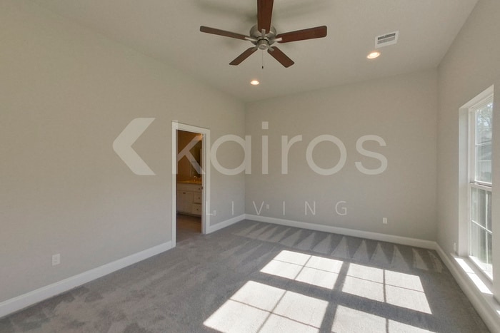 Building Photo - 6405 Roux Dr