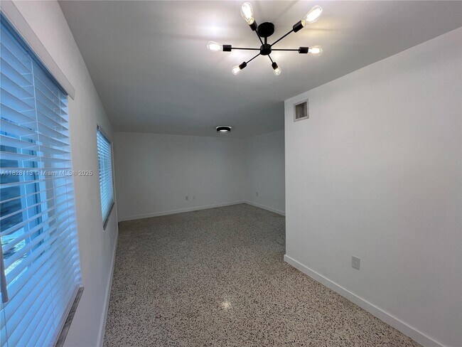 Building Photo - 531 NE 82nd Terrace