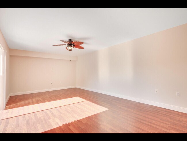 Building Photo - 2734 27th Ct
