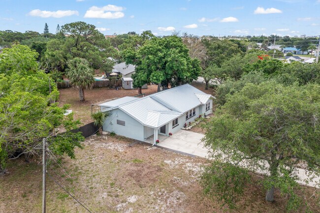 Building Photo - 693 Orange Blossom Dr